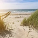Amazing Beach & Sunsets Just 75M From The Beach!