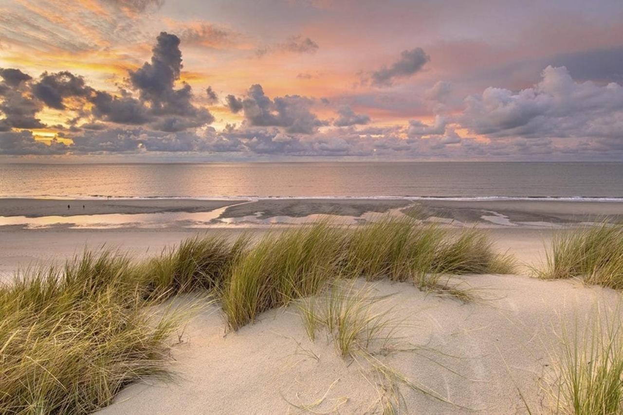 Holiday home Amazing & Sunsets Just 75m From The Beach!